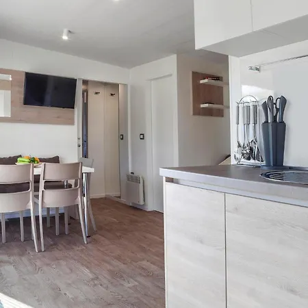 Awesome Stacaravan In Tar Campeggio