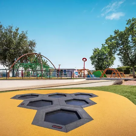 Kemp Awesome Stacaravan In Tar Poreč