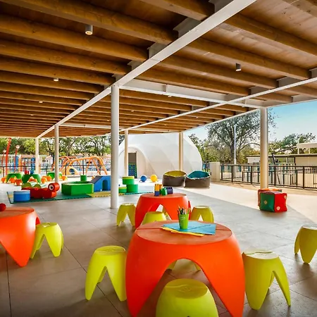 Awesome Stacaravan In Tar 4*