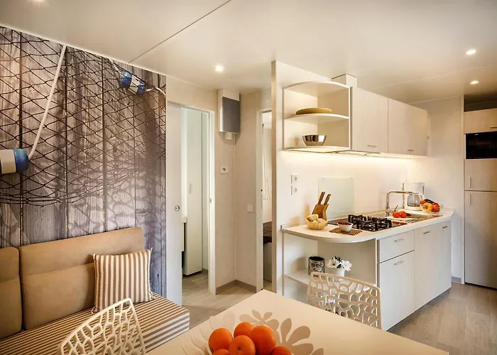 Awesome Stacaravan In Tar Campeggio