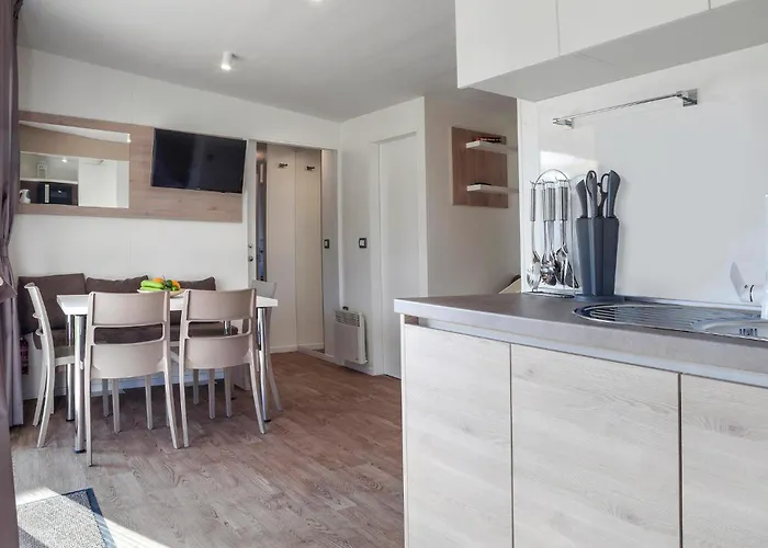 Awesome Stacaravan In Tar Campeggio