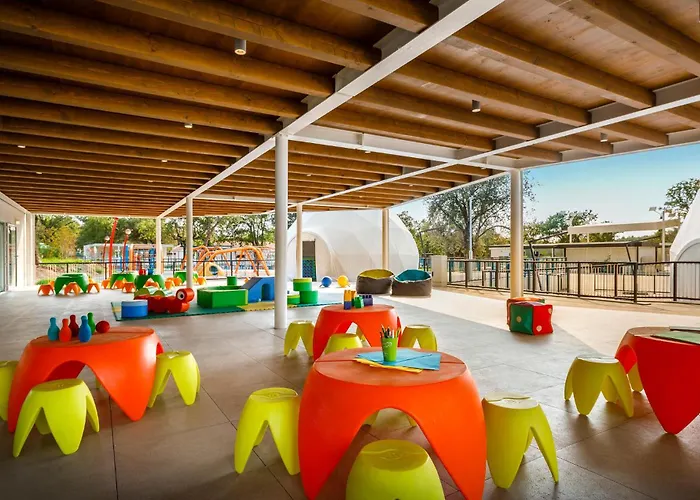 Awesome Stacaravan In Tar 4*