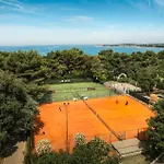 Amazing Stacaravan In Tar Campeggio 4*