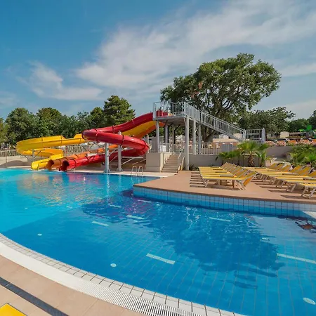 Awesome Stacaravan In Tar 4* Poreč