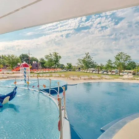 Awesome Stacaravan In Tar Campingplatz