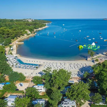 Awesome Stacaravan In Tar 4*