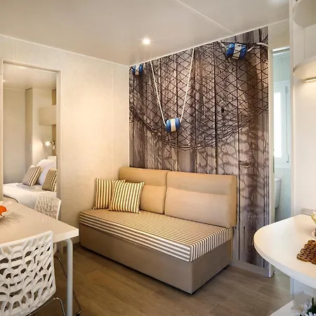 Campingplatz Awesome Stacaravan In Tar