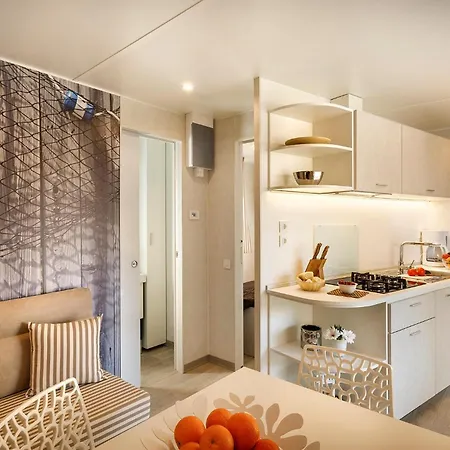 Awesome Stacaravan In Tar Campingplatz