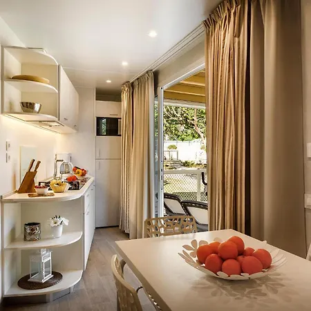 Campingplatz Awesome Stacaravan In Tar 4*