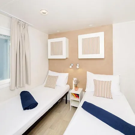 Awesome Stacaravan In Tar Campingplatz Poreč