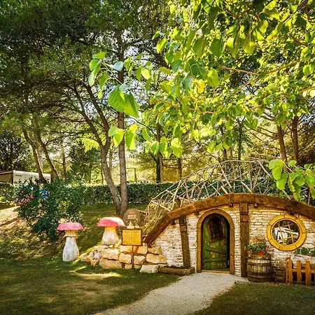 Awesome Stacaravan In Tar Campingplatz 4*