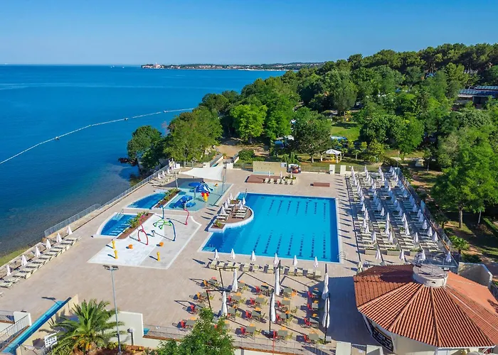 Κάμπινγκ Awesome Stacaravan In Tar