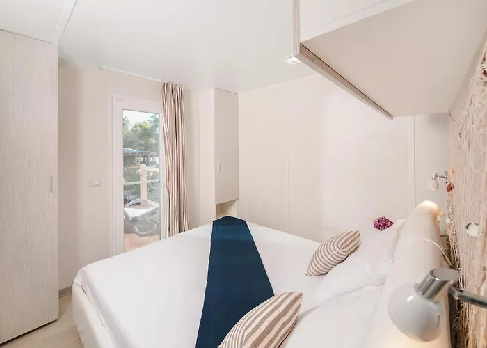 Awesome Stacaravan In Tar 4* Poreč