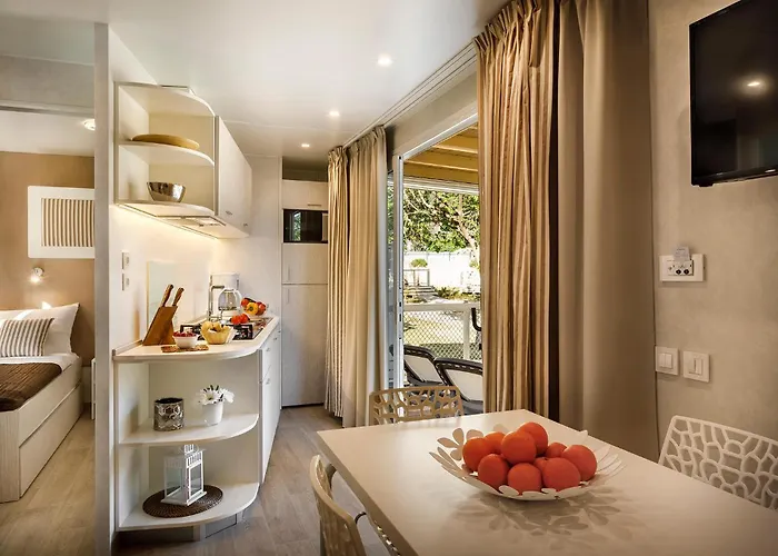 Κάμπινγκ Awesome Stacaravan In Tar 4*