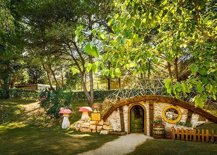 Awesome Stacaravan In Tar Κάμπινγκ 4*