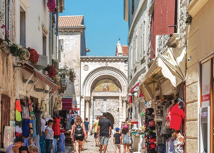 Awesome Stacaravan In Tar Κάμπινγκ